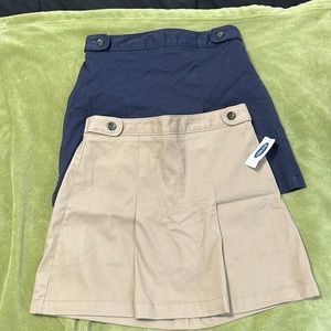 Old navy girl uniform skirts. 1 navy, 1 khaki, size 14 and 1 pair of pants